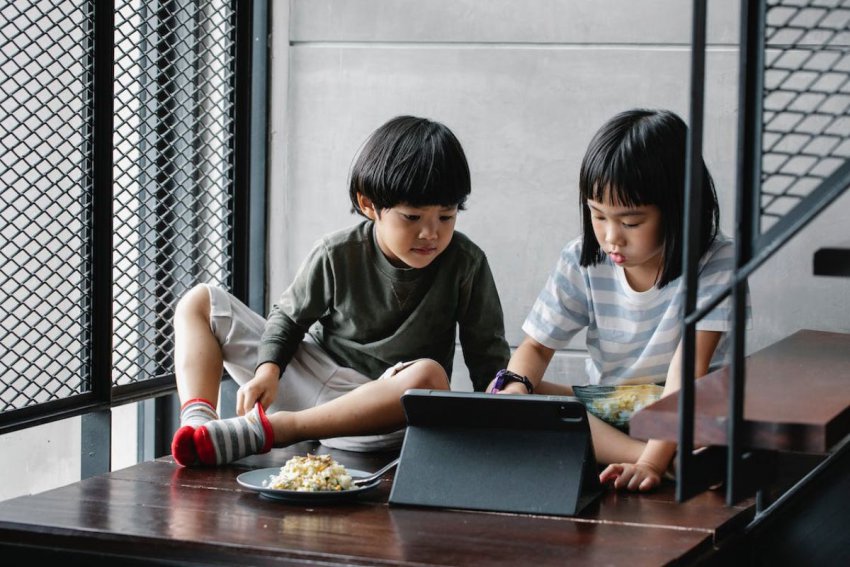 10 easy and effective healthy screen time tips for kids