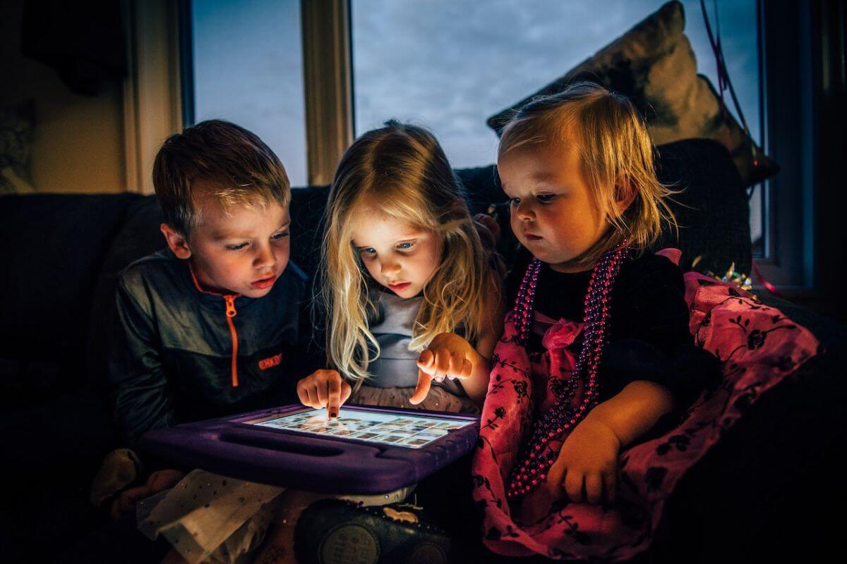 10 easy and effective healthy screen time tips for kids